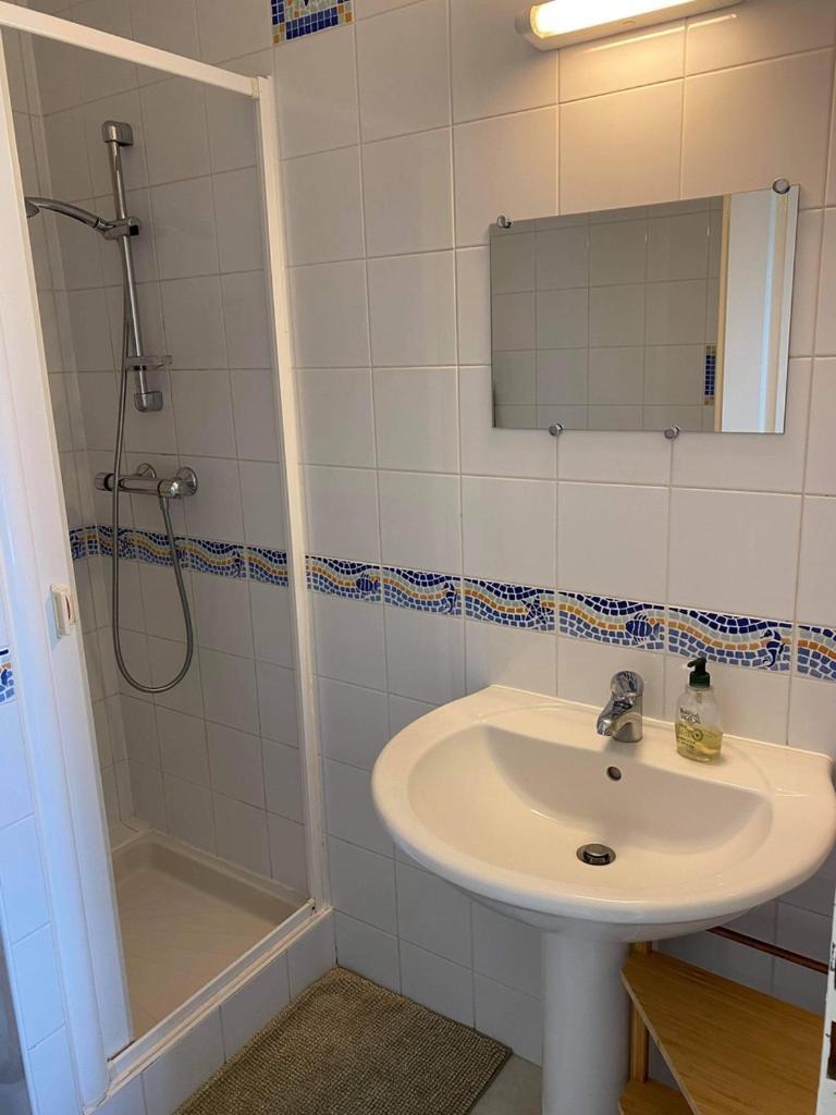 Appartement Ou Studio En Hyper Centre, Pour La Plage Et La Rue Pietonne Il Suffit De Traverser La Rue , Voir La Photo Principale Andernos-les-Bains Extérieur photo