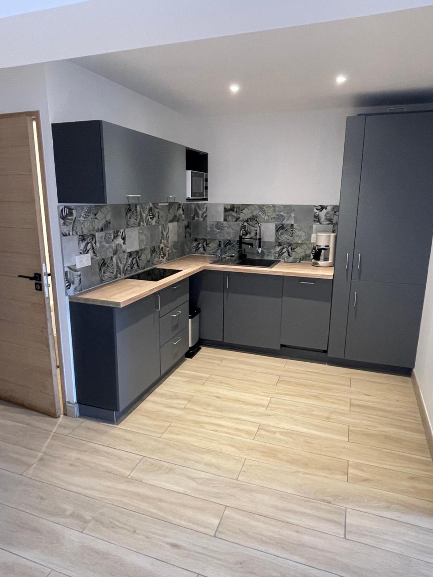 Appartement Ou Studio En Hyper Centre, Pour La Plage Et La Rue Pietonne Il Suffit De Traverser La Rue , Voir La Photo Principale Andernos-les-Bains Extérieur photo