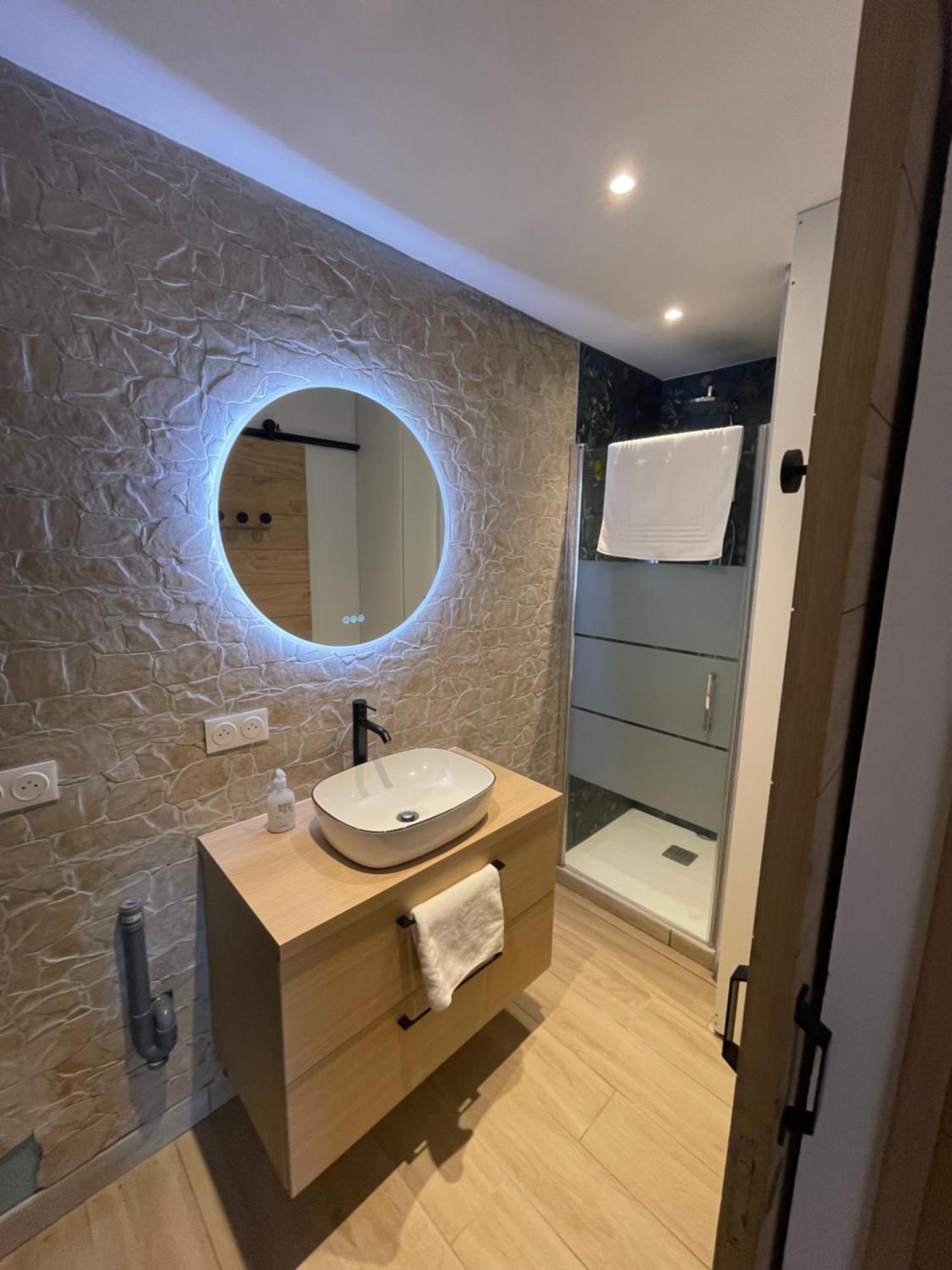 Appartement Ou Studio En Hyper Centre, Pour La Plage Et La Rue Pietonne Il Suffit De Traverser La Rue , Voir La Photo Principale Andernos-les-Bains Extérieur photo