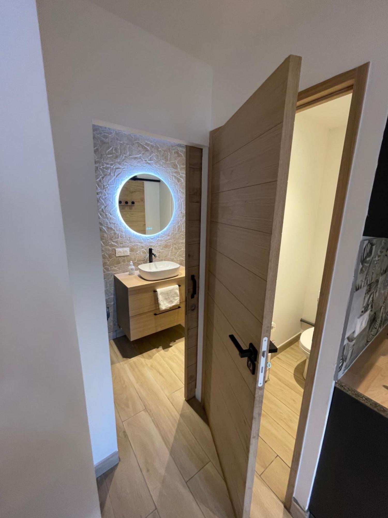 Appartement Ou Studio En Hyper Centre, Pour La Plage Et La Rue Pietonne Il Suffit De Traverser La Rue , Voir La Photo Principale Andernos-les-Bains Extérieur photo