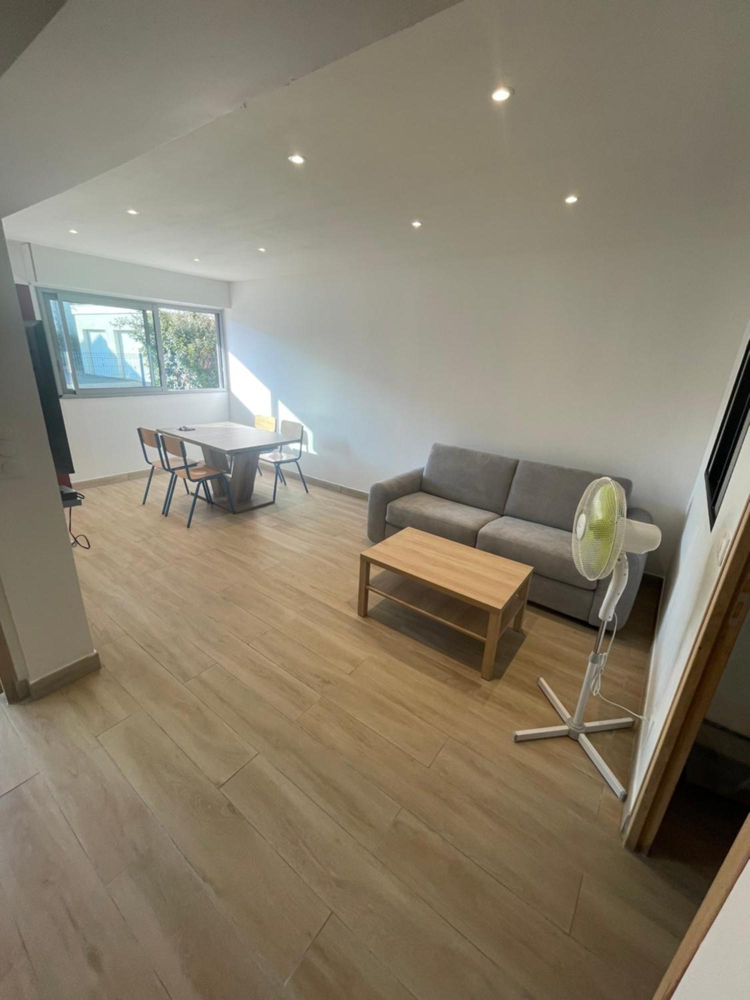 Appartement Ou Studio En Hyper Centre, Pour La Plage Et La Rue Pietonne Il Suffit De Traverser La Rue , Voir La Photo Principale Andernos-les-Bains Extérieur photo