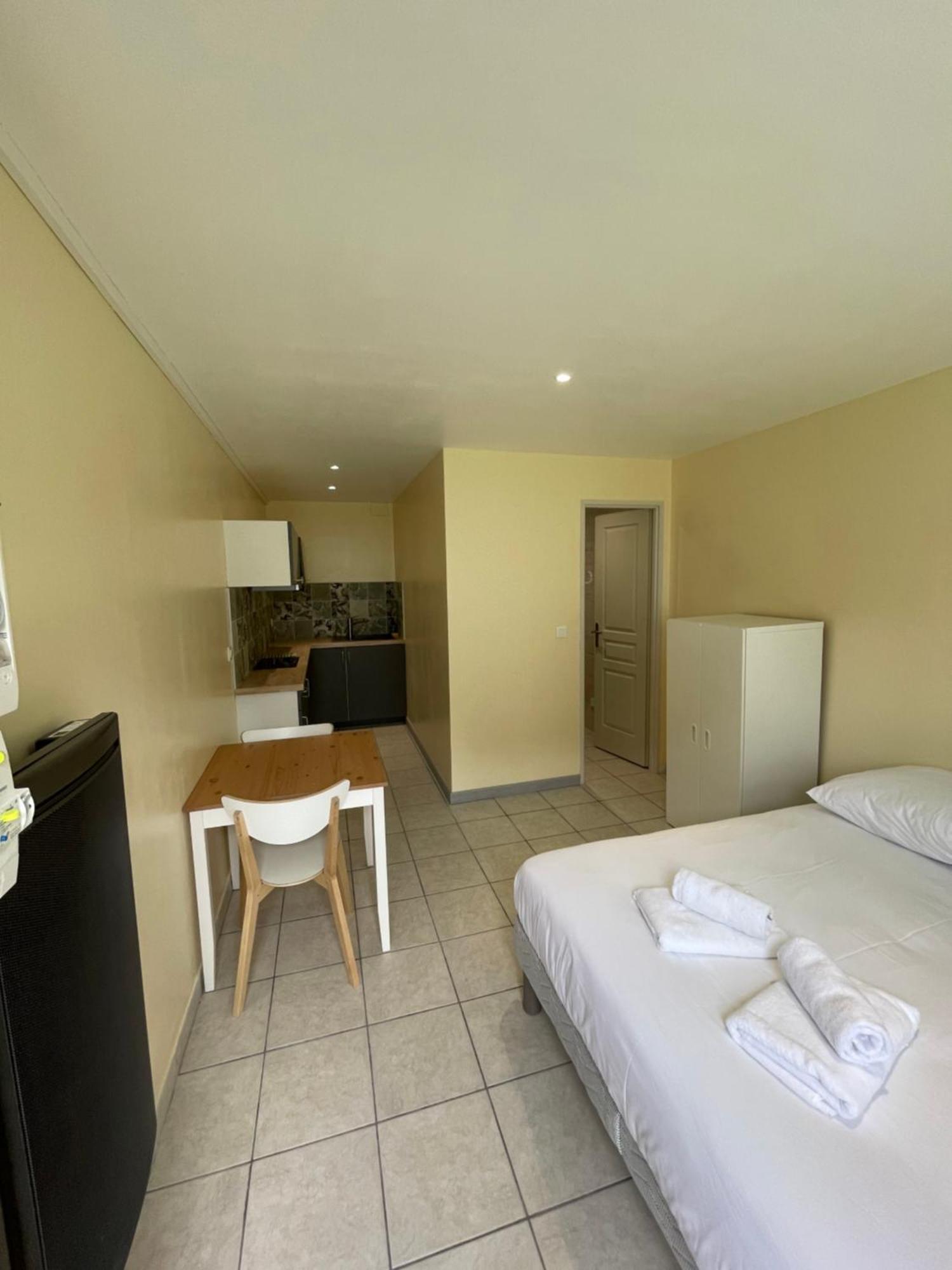 Appartement Ou Studio En Hyper Centre, Pour La Plage Et La Rue Pietonne Il Suffit De Traverser La Rue , Voir La Photo Principale Andernos-les-Bains Extérieur photo