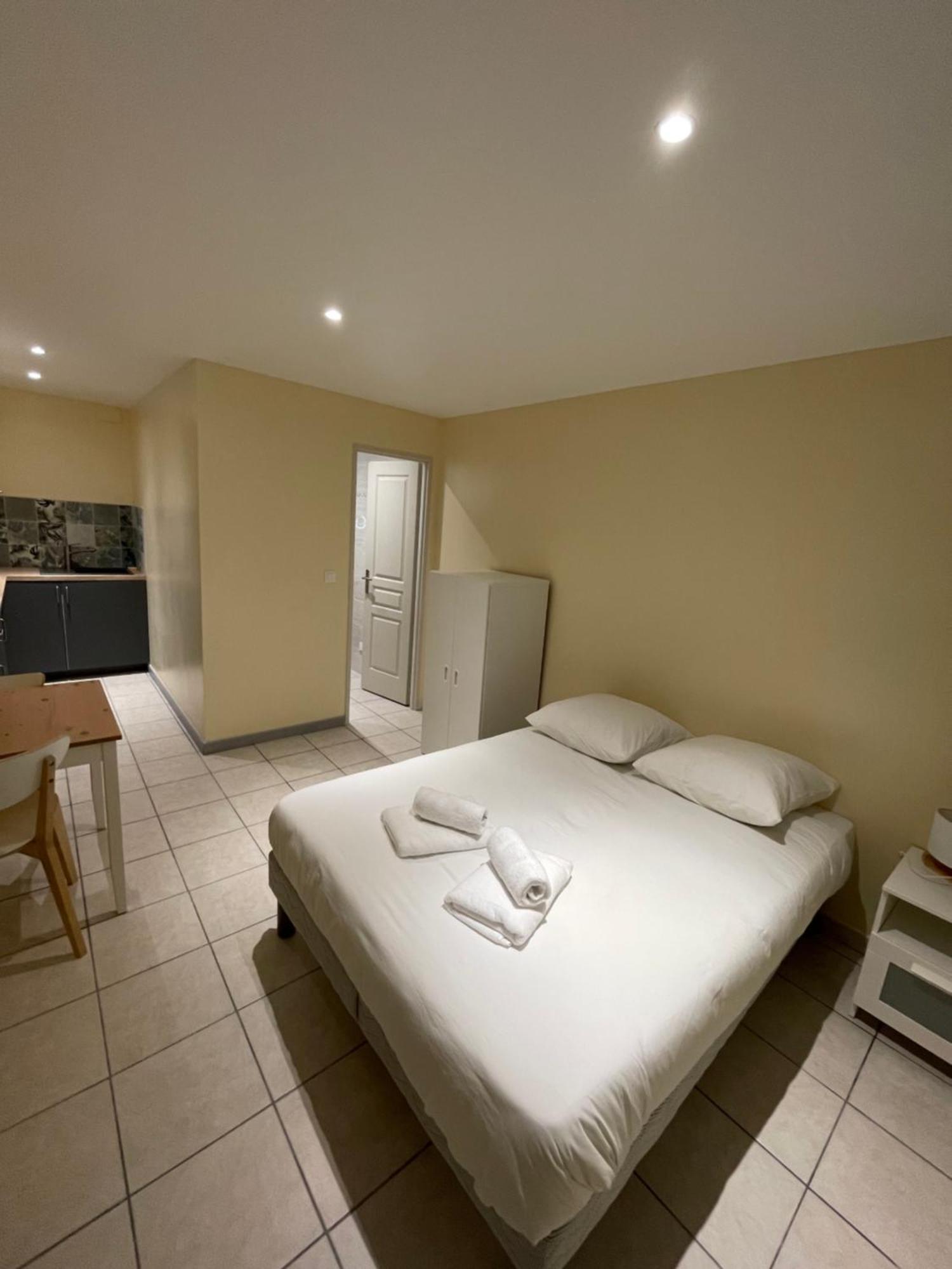 Appartement Ou Studio En Hyper Centre, Pour La Plage Et La Rue Pietonne Il Suffit De Traverser La Rue , Voir La Photo Principale Andernos-les-Bains Extérieur photo