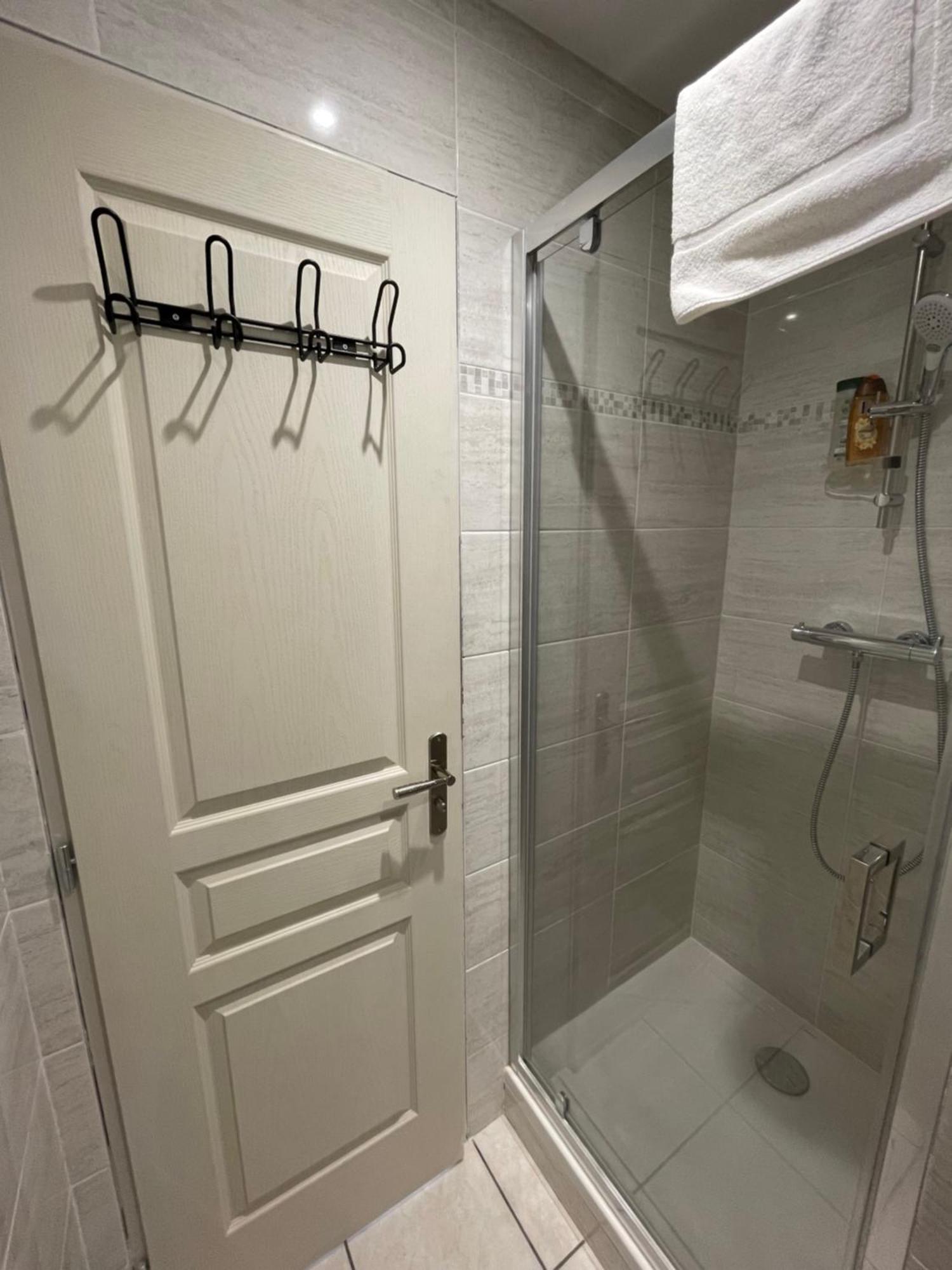 Appartement Ou Studio En Hyper Centre, Pour La Plage Et La Rue Pietonne Il Suffit De Traverser La Rue , Voir La Photo Principale Andernos-les-Bains Extérieur photo